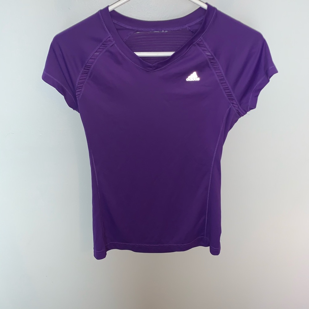 EXELLENT CONDITION ADIDAS ATHLETIC TEE